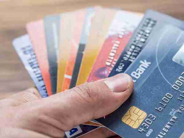 信用卡分期合适还是贷款合适，哪种方法更划算